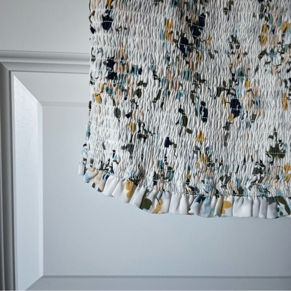 Abercrombie and Fitch White Floral Blouse Smocked Size Small New - Picture 4 of 4